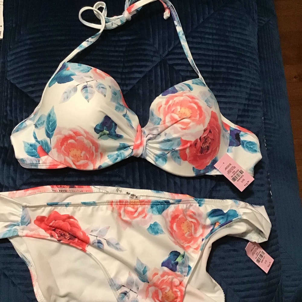 NEW Beautiful Floral Print BIKINI
